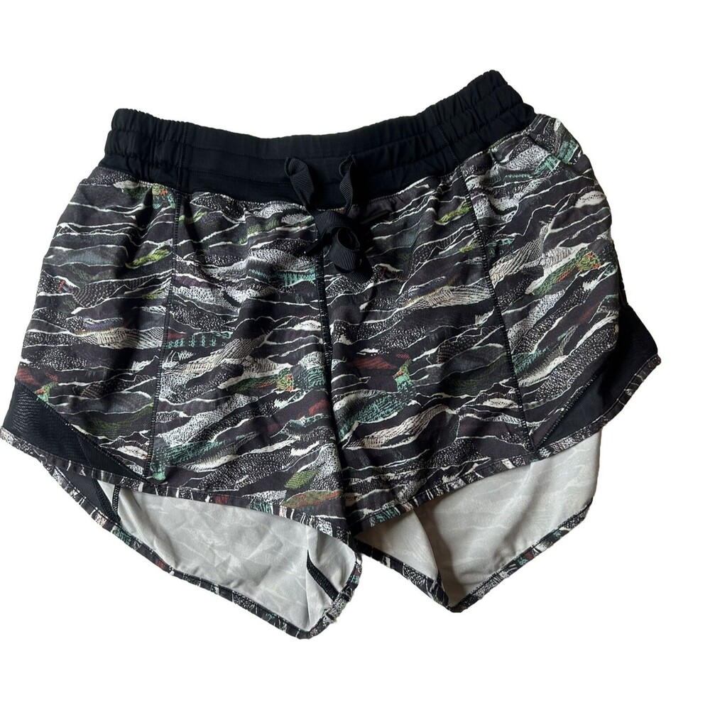 Lululemon Hotty-Hot Shorts 6 Women’s Low Rise Multi Color